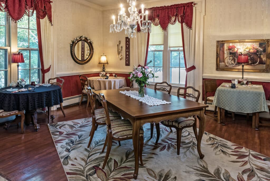 Murder Mystery Dinner at our Kansas City Bed and Breakfast. Photo of the dining area