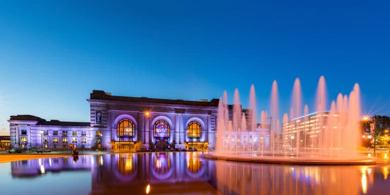 Things to do in Kansas City, photo of the train station and a fountain