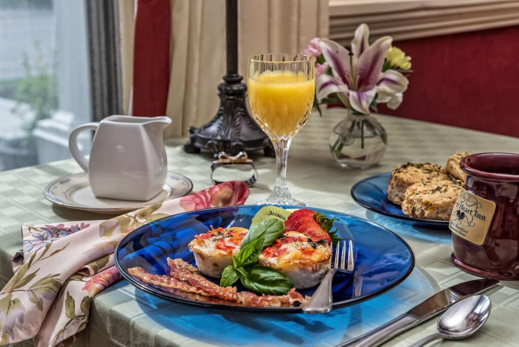 Breakfast service is on the reasons we are the best place to stay near Kansas City. Enjoy piping hot coffee, juice, and a gourmet breakfast alternating sweet and savory fare.